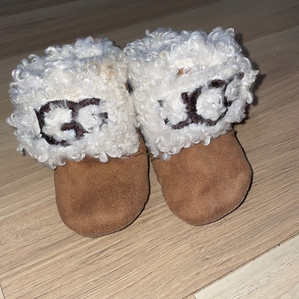 UGG FLUFFY crib boots 0/1